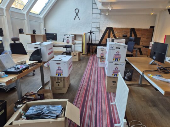 kansliet packas ihop